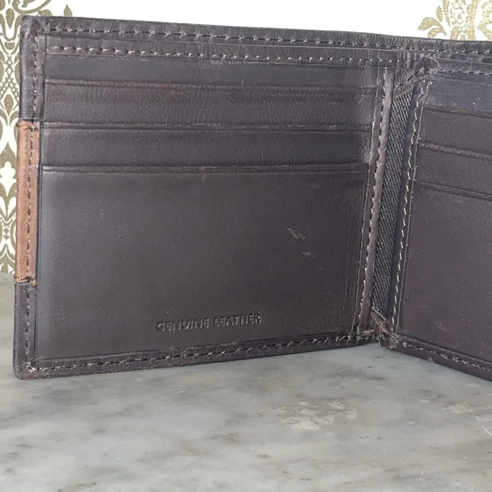 Dickies Men's Brown Genuine Leather Bifold Wallet